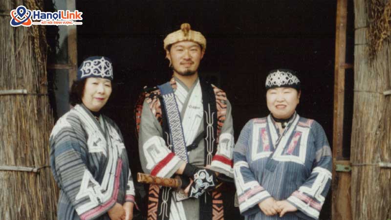 Nghệ Thuật và Trang Phục người Ainu