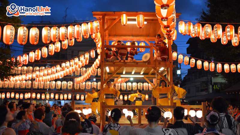 Lễ hội Obon mang màu sắc pha trộn giữa hiện đại và truyền thống 