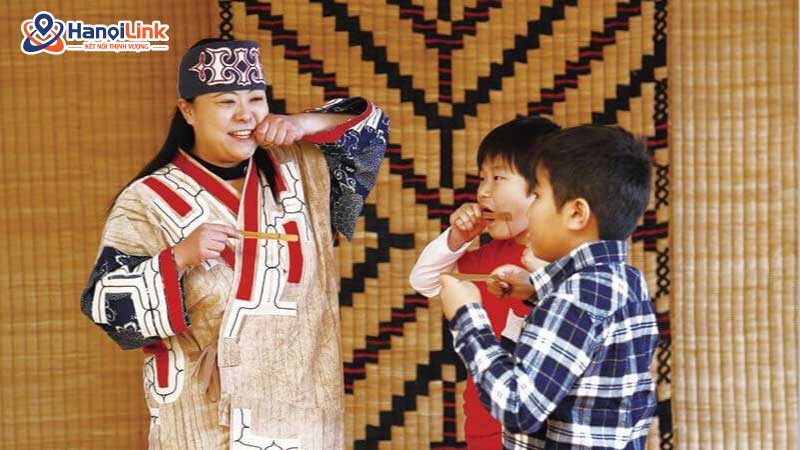 Ngôn Ngữ và Hệ Thống Văn Hóa người Ainu