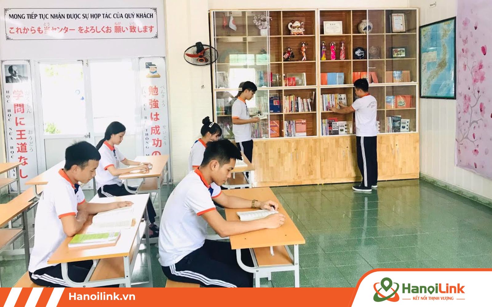 Luyện kỹ năng đọc, viết tiếng Nhật hằng ngày qua phim ảnh hoặc bài hát