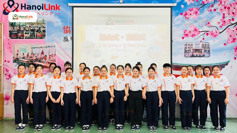Chào đón các em học viên mới