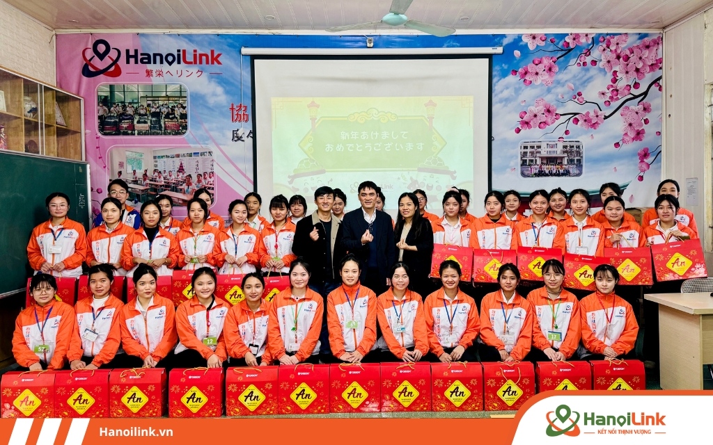 HanoiLink trao quà tết cho học viên