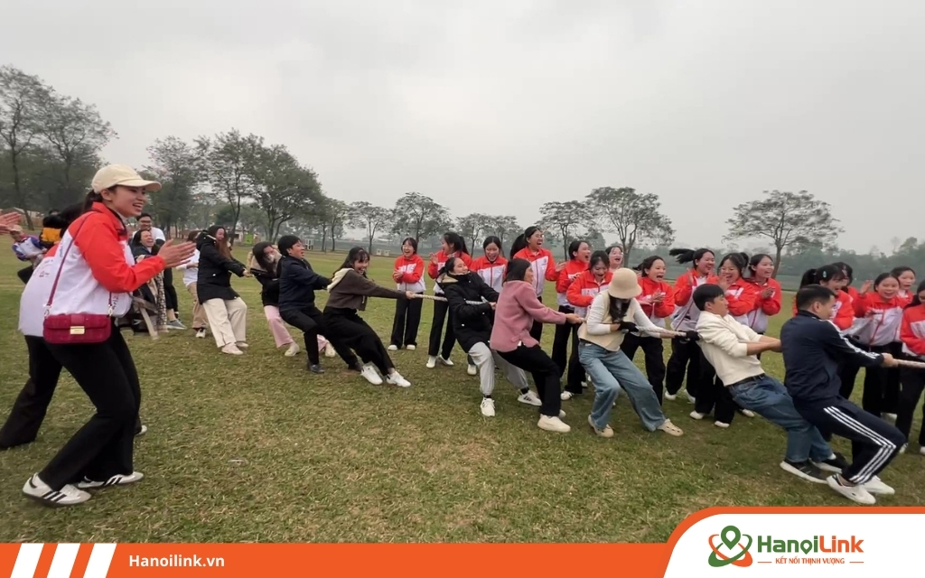 Đội ngũ HanoiLink chơi kéo co