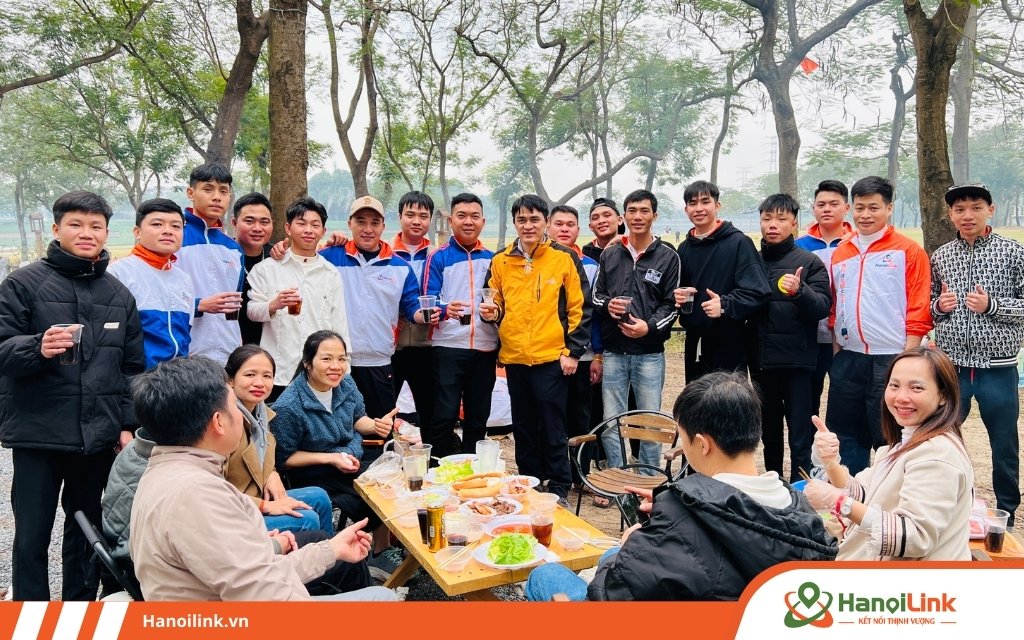 Chụp ảnh kỷ niệm tiệc BBQ