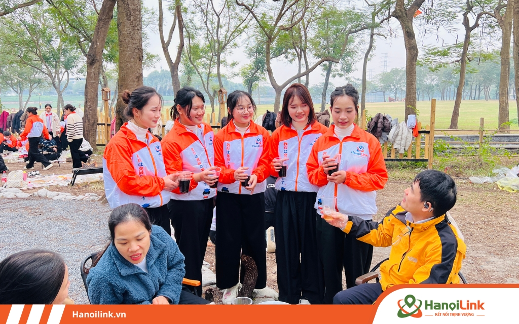 Học viên chúc Giám đốc trung tâm và các thầy cô