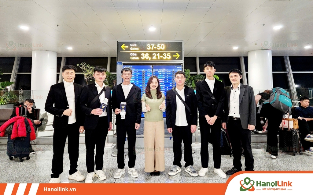 Hình ảnh 5 học viên lớp H70 của HanoiLink bay ngày 10-3 sang Nhật Bản tham gia chương trình thực tập sinh ngành chăn nuôi bò sữa.