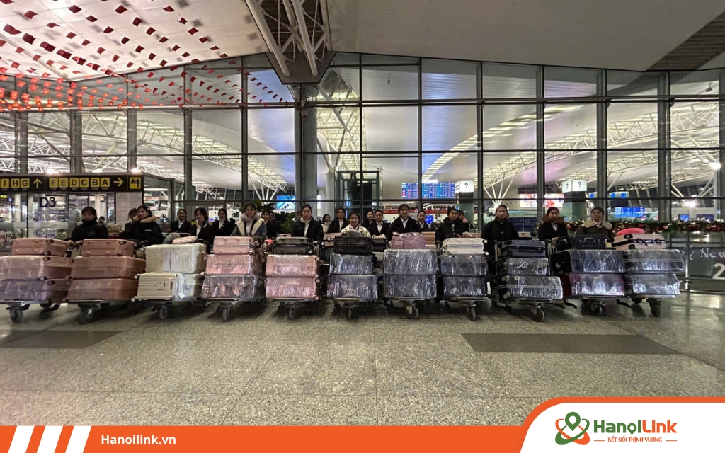 Học viên HanoiLink tại sân bay chuẩn bị xuất cảnh sang Nhật Bản