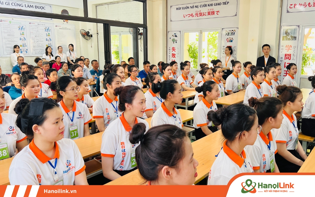 Không khí trong buổi gặp mặt gia đình các học viên trúng tuyển