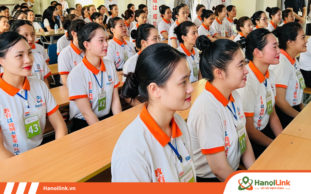 Gặp mặt gia đình học viên trúng tuyển