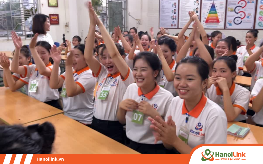 Học viên vỡ oà vui sướng khi trúng tuyển